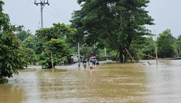 সাজেকে সড়ক ডুবে যানচলাচল বন্ধ, আটকা পড়েছেন শতাধিক পর্যটক