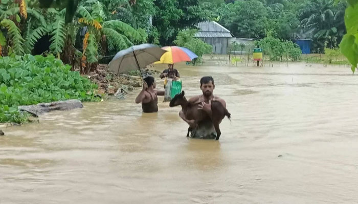 বন্যা ছড়িয়েছে ৮ জেলায়, আরও বিস্তৃতির শঙ্কা