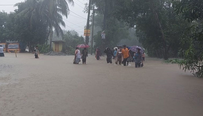 ভারত থেকে আসা ঢল আর বৃষ্টিতে ভাসছে ৬ জেলা