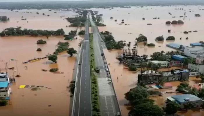 বন্যা কবলিত মানুষের জন্য ফ্রি মিনিট-ইন্টারনেট ঘোষণা অপারেটরদের