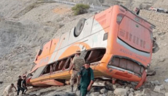পাকিস্তানে খাদে পড়ে বাস উল্টে নিহত ১১