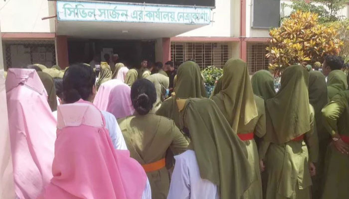নেত্রকোণায় ভুয়া নার্সদের নিয়োগ বাতিলের দাবিতে বিক্ষোভ