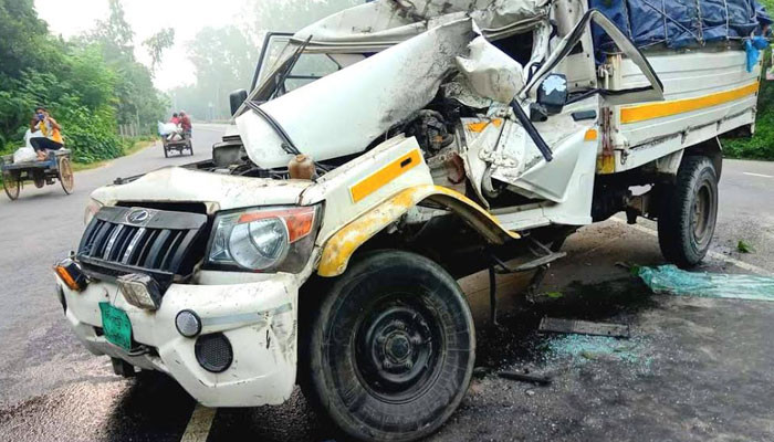 ঘোড়াঘাটে পিকআপ-কাভার্ড ভ্যান সংঘর্ষ, শিশু-নারীসহ আহত ৩