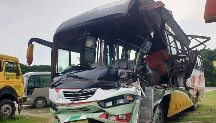 সিরাজগঞ্জে বাস-ট্রাক সংঘর্ষে নিহত ৩