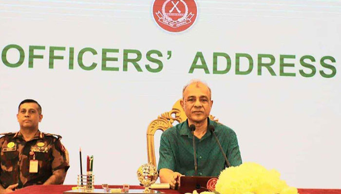 সীমান্তে পিঠ প্রদর্শন করবেন না, বিজিবিকে স্বরাষ্ট্র উপদেষ্টা