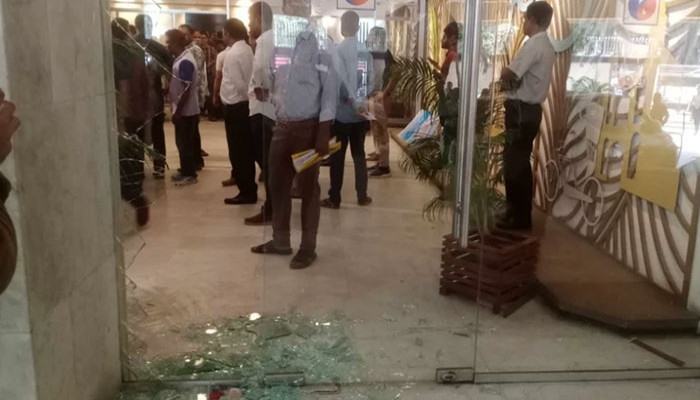 পেট্রোবাংলায় তিতাসের কর্মীদের হামলা-ভাঙচুর