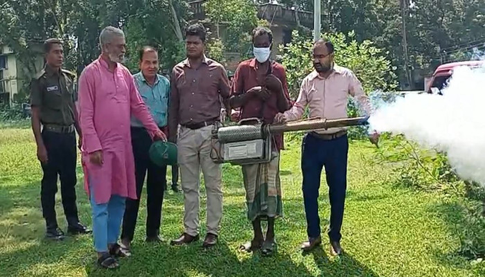 ফুলবাড়ীতে ডেঙ্গু মশার বৃদ্ধি প্রতিরোধে পৌরসভায় উদ্যোগ গ্রহণ