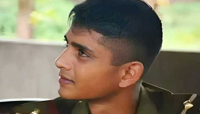 কক্সবাজারে অস্ত্র উদ্ধার অভিযানে ‘ডাকাতের গুলিতে’ সেনা কর্মকর্তা নিহত