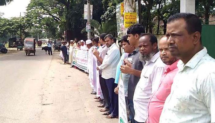 ঝিনাইগাতীতে মাধ্যমিক স্তরের বেসরকারি শিক্ষকদের মানববন্ধন ও স্মারকলিপি প্রদান