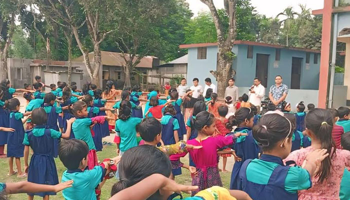 শ্রেষ্ঠ বিদ্যালয় নির্বাচিত হয়েছে খানসামার প্রত্যন্ত অঞ্চলের বালাপাড়া সরকারী প্রাথমিক