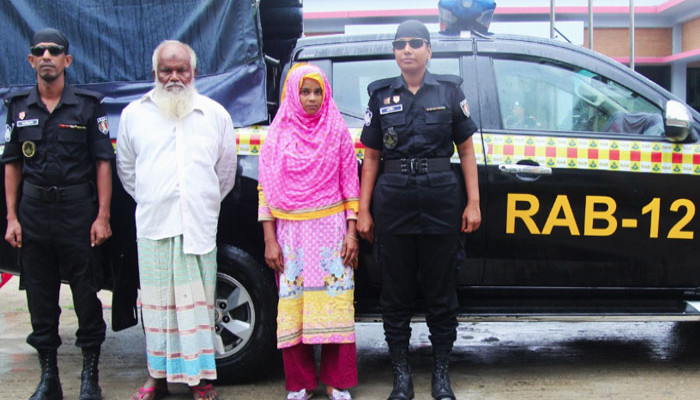 ৩৩৮০ পিস নেশা জাতীয় ইনজেকশনসহ বাবা-মেয়ে আটক