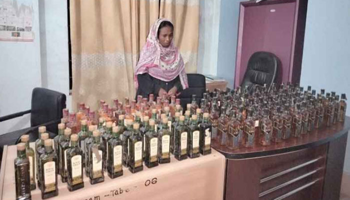 সুনামগঞ্জে ১২৫ বোতল ভারতীয় মদসহ নারী আটক