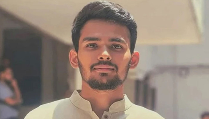 প্রথম মাসের বেতন ত্রাণ তহবিলে দিলেন আসিফ মাহমুদ