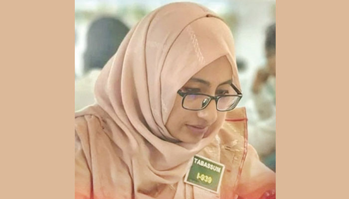 সেই নির্বাহী ম্যাজিস্ট্রেট ঊর্মির দেশত্যাগে নিষেধাজ্ঞা