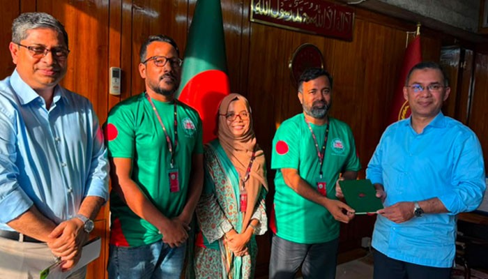 প্রধানমন্ত্রীর সঙ্গে বিডি ক্লিন প্রতিনিধিদলের সৌজন্য সাক্ষাৎ