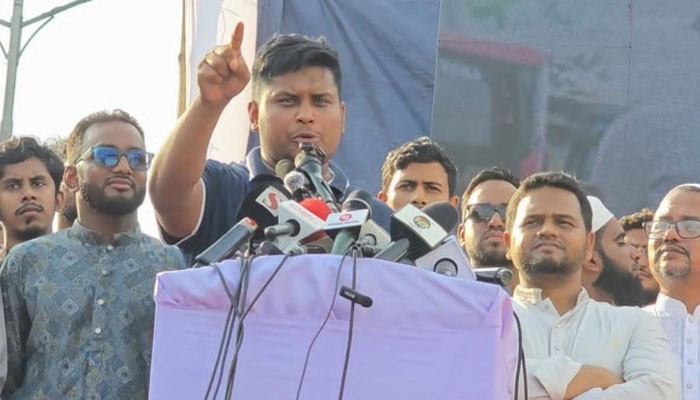 ফার্মের মুরগিরা রাস্তায় এসেছে বলেই আপনি মন্ত্রী হয়েছেন, শিক্ষামন্ত্রীকে হাসনাত