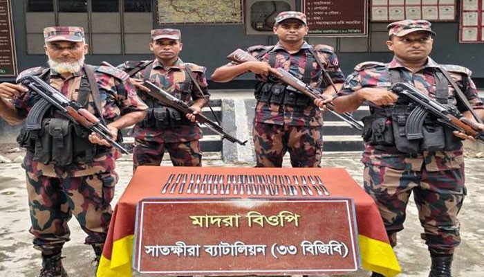 সাতক্ষীরা সীমান্তে ভারতীয় মালামাল জব্দ করেছে বিজিবি