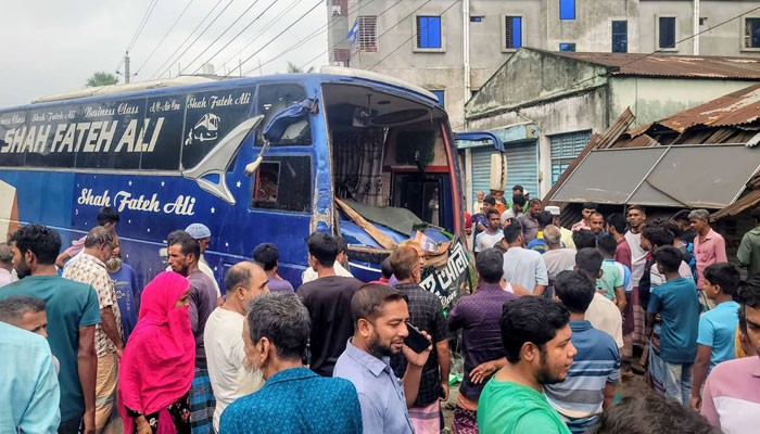 বগুড়ায় বাসচাপায় ৭জনের মৃত্যু
