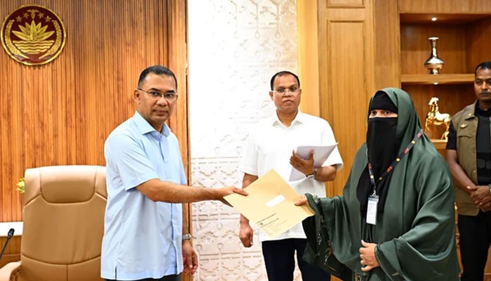 জুলাই গণঅভ্যুত্থানে শহীদ ও আহতদের ১০ পরিবার পেলেন চাকরির নিয়োগপত্র