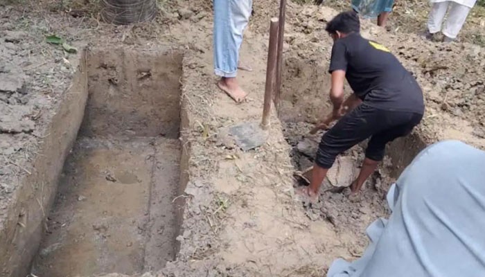 সাভারে মসজিদের মাঠে প্রেসার কুকার বোমা, নিষ্ক্রিয় করল বোম ডিসপোজাল ইউনিট