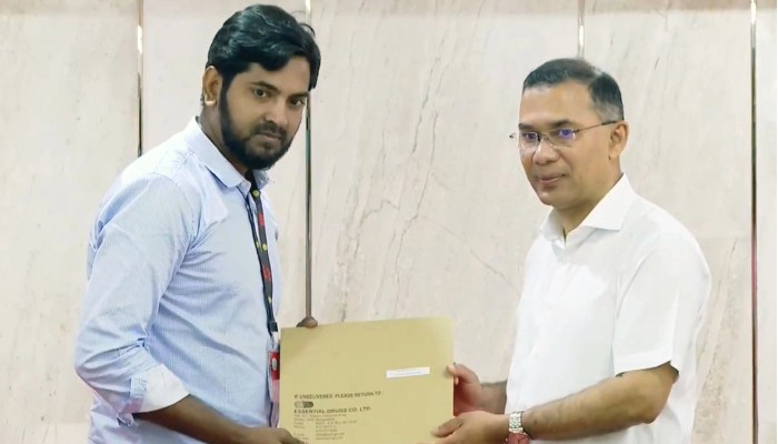 গুম-খুন ও জুলাই শহীদ পরিবারের হাতে চাকরির নিয়োগপত্র প্রধানমন্ত্রীর