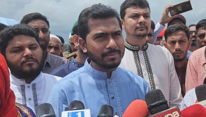 দুর্নীতির বিরুদ্ধে সরকার কঠোর অবস্থানে: নুরুল হক নুর