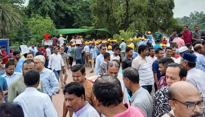 জিয়া উদ্যানে নেতাকর্মীদের ঢল, উৎসবের রঙে জিয়া উদ্যান