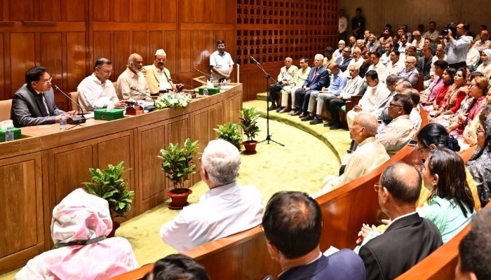 প্রধানমন্ত্রীর সভাপতিত্বে সরকারদলীয় এমপিদের বৈঠক