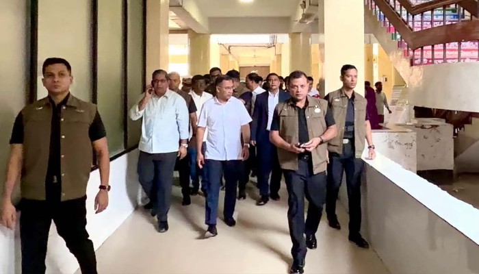 হাসপাতালের পরিস্থিতি দেখে অসন্তোষ প্রধানমন্ত্রীর