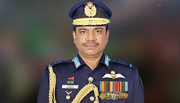 বিমানবাহিনীর সাবেক প্রধান হান্নান কাতারে গ্রেপ্তার
