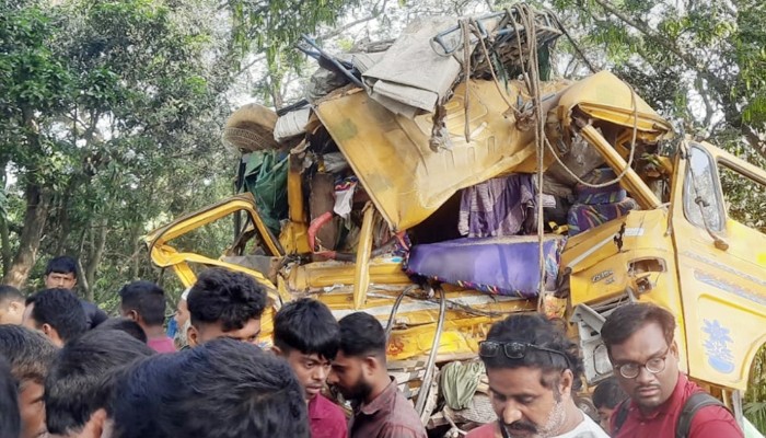 নাটোরে বাস-ট্রাক সংঘর্ষে নিহতের সংখ্যা বেড়ে ১৪