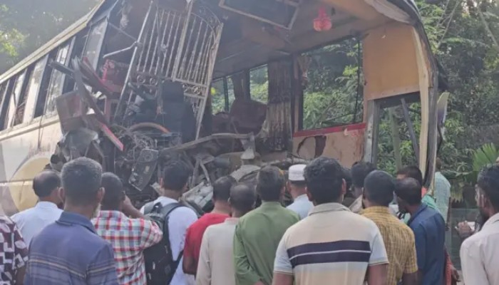 নাটোরের সেই বাস  চালাচ্ছিলেন সুপারভাইজার, ঘুমাচ্ছিলেন চালক