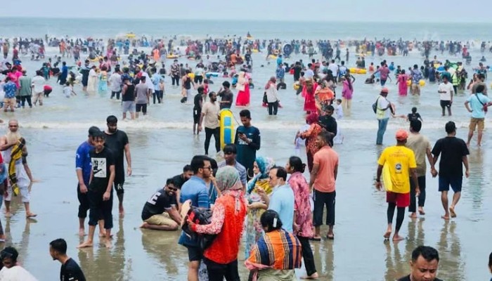 কক্সবাজারে সৈকতে গোসলে নেমে  তিন পর্যটকের মৃত্যু, নিখোঁজ ২
