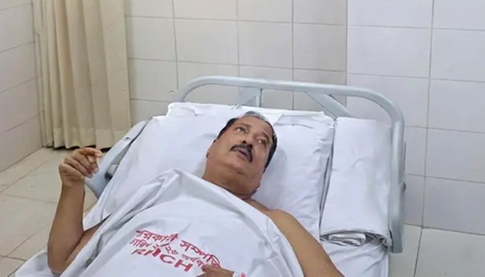 উন্নত চিকিৎসার জন্য বিএমইউতে স্থানান্তর ভূমিমন্ত্রীকে