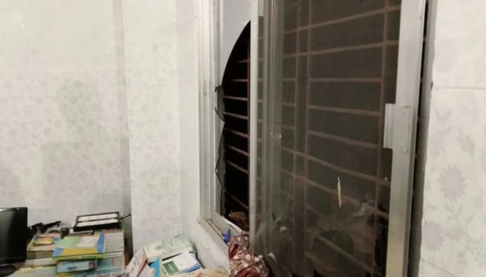 সাভারে শিক্ষার্থীকে ধর্ষণের অভিযোগে মাদ্রাসা ও শিক্ষকের বাড়িতে ভাঙচুর