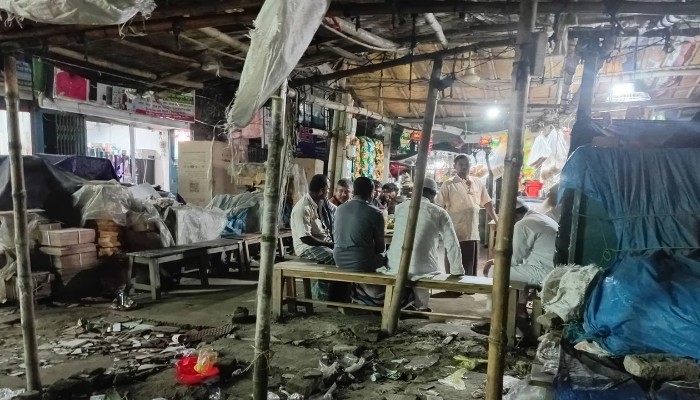 পানের দোকানে গাঁজা বিক্রি, গুঁড়িয়ে দেওয়া হলো স্থাপনা