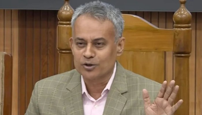 অনলাইন টিকিটের কালোবাজারি নিয়ন্ত্রণ কঠিন: রেলমন্ত্রী