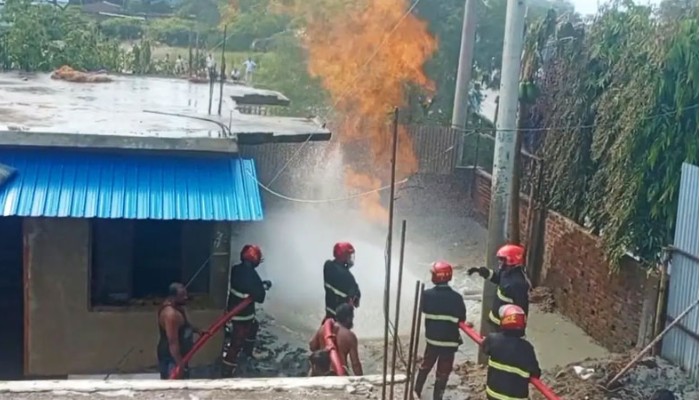 উখিয়ায় নলকূপ খনন করতে গিয়ে গ্যাসের সন্ধান
