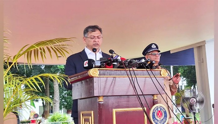 পুলিশকে পেশাদার ও মানবিক হওয়ার আহ্বান স্বরাষ্ট্রমন্ত্রীর