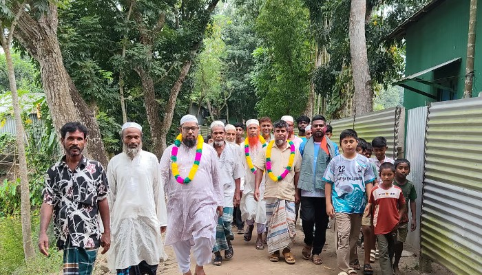 চাঁদা তুলে খেলার মাঠের জমি কিনল গ্রামবাসী