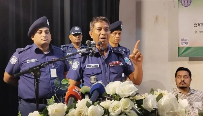 সন্ধ্যার পর রাস্তায় পেলেই শিক্ষার্থীদের গ্রেপ্তারের নির্দেশ  ডিআইজির
